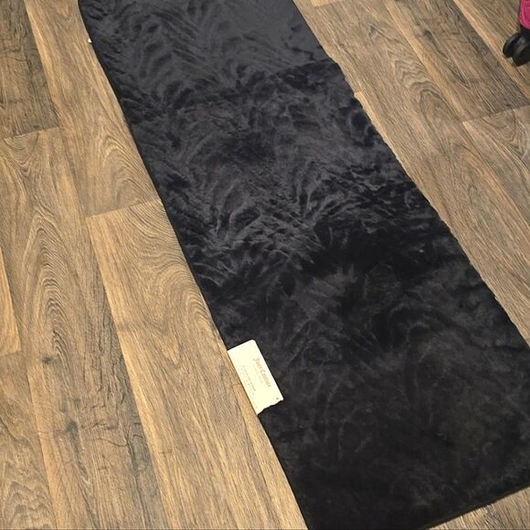 Juicy Couture Home Plush Accent Runner- Black - Picture 7 of 9
